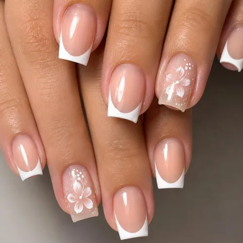 White Tip and flower nail🤍