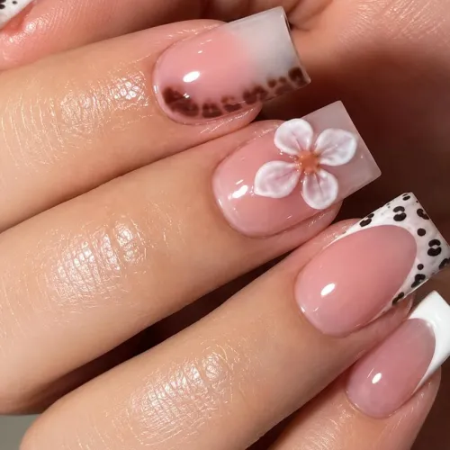 Cheetah and Flower Nail🌼