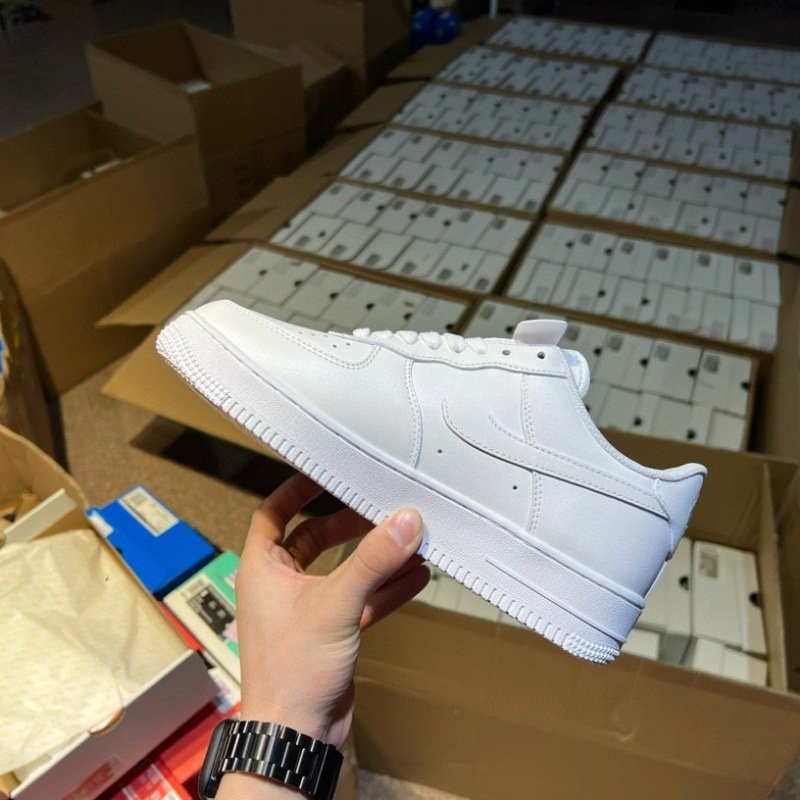 High-quality, popular European and American-style Air Force 1 retro sneakers, versatile white shoes, AF1 unisex casual shoes for sports and leisure