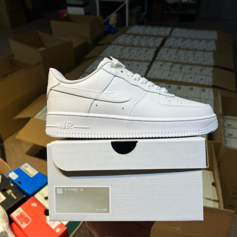 High-quality, popular European and American-style Air Force 1 retro sneakers, versatile white shoes, AF1 unisex casual shoes for sports and leisure