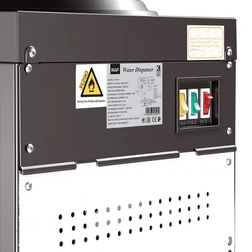 WATER DISPENSER AND ICE MAKER