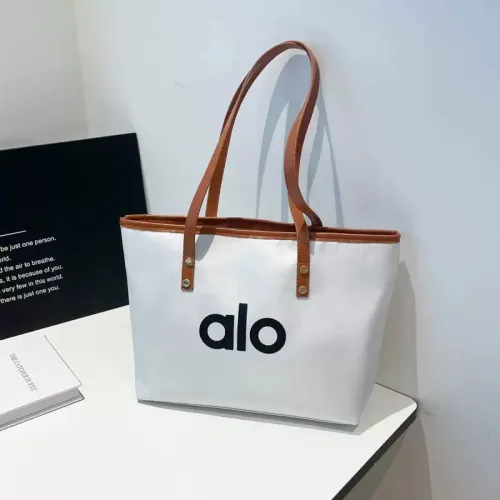 LADIES HANDBAG 
